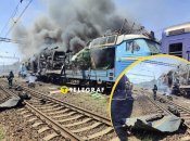 Пассажирский поезд получил повреждения