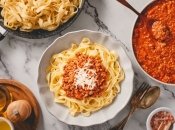 Макарони з м’ясним фаршем та томатами