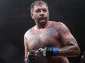 Позорище: пьяного российского бойца не пустили в ТЦ (видео)