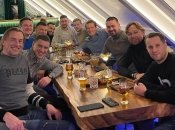 Эстонские футболисты сделали совместное фото с Валерием Карпиным