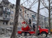 Славянск, разрушенный обстрелом дом