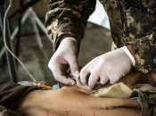 Военные медики спасают жизнь