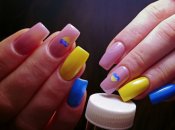 Вибирайте дизайн нігтів у кольорах прапора України