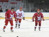 володимир путін і олександр лукашенко грають у хокей