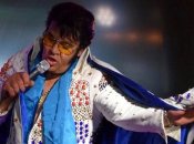 Выступал более 50 часов: ярый фанат Элвиса Пресли установил новый мировой рекорд