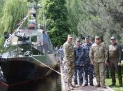 Валерий Залужный и Алексей Неижпапа на церемоних принятия катера