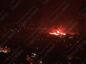 Палають склади