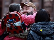 Український військовий зустрівся з родиною