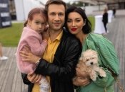 Дмитрий Ступка с женой и дочерью