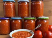 Особливу текстуру соусу надають яблука