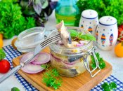 Такую селедку можно пробовать уже за сутки