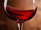 Это вино станет прекрасной альтернативой магазинному (изображение создано с помощью ИИ)