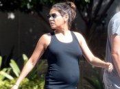 Мила Кунис показала животик (ФОТО)