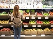 В украинских магазинах овощи не перестают удивлять своими ценниками