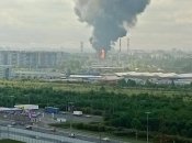 У Петербурзі спалахнула нафтобаза, чути звуки вибухів: фото та відео