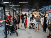 Подойдет для всех: в Киеве открылось первое безбарьерное отделение Новой почты