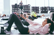 Послеродовой фитнес: простые упражнения в первый месяц после родов