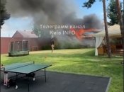 Відпочиваючі знімають пожежу на мобільні телефони