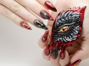 Маникюр с драконом как символом 2024 года