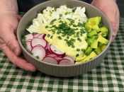 Салат из редиски и авокадо без майонеза