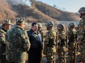 Кім Чен Ин і солдати КНДР