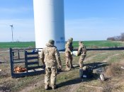 Уламки безпілотника застрягли у гвинті вітряка на Миколаївщині