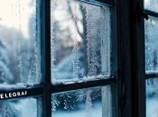 Окна – это та часть дома, которая наиболее подвержена повреждениям (фото созданное с помощью ИИ)