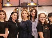 Ирина Погодина (в центре) с сотрудницами