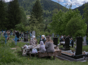 В поминальные дни украинцы ходят на кладбища