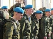 На фото - российские десантники