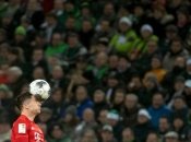 Футболисты часто отдают пас головой, а это опасно