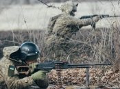 Украинские бойцы держат оборону