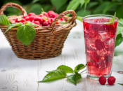 Малиновый лимонад незаменим в летнюю жару