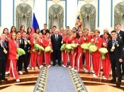 владимир путин с российскими олимпийцами
