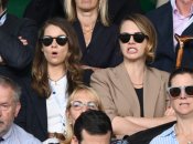 Кара Делевинь и ее подруга Минки