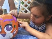 Как звездные семьи готовятся к Хэллоуину (ФОТО)