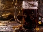 Квас прекрасно освежает в жару (изображение создано с помощью ИИ)