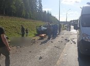 У росії вантажівка врізалася в групу молодих велосипедистів