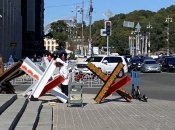 Протитанкові їжаки стали справжніми артоб’єктами