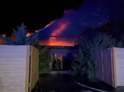 Пожар охватил большую часть здания