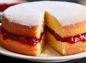 Ніжний полуничний торт