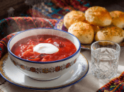 Поздравьте близких с Днем борща милой открыткой