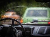 Ситуація з такими "малюнками" на склі знайома багатьом автолюбителям