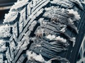 Потертая зимняя шина