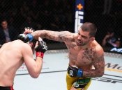 Дос Сантос победил раздельным решением судей