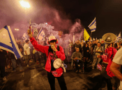 Митингуют более 100 тысяч человек