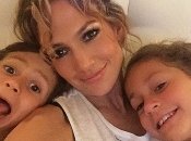 День матери: самые трогательные фотографии звезд в Instagram