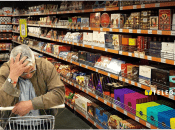 В Одесі дідусь не помітив дзеркало і намагався пройти в нього