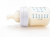 Кормление из бутылочки: 7 лайфхаков для молодых мам