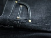 Чорні джинси можуть вицвісти після прання